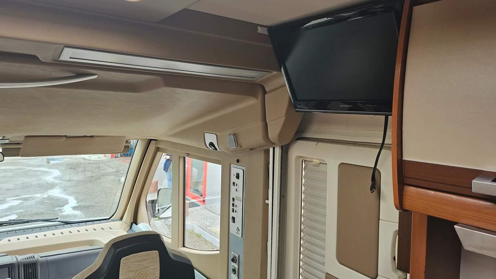 Кемпер Knaus S Liner, снимка 8 - Каравани и кемпери - 53891143