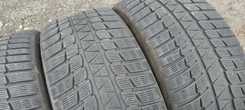 Гуми Зимни 255/40R19, снимка 3 - Гуми и джанти - 33172535