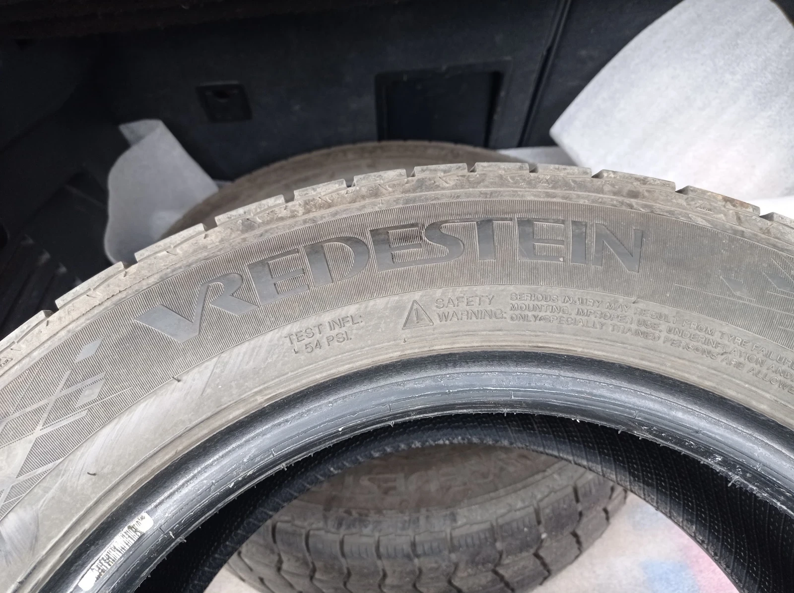 Гуми Зимни 215/60R16, снимка 3 - Гуми и джанти - 53925672