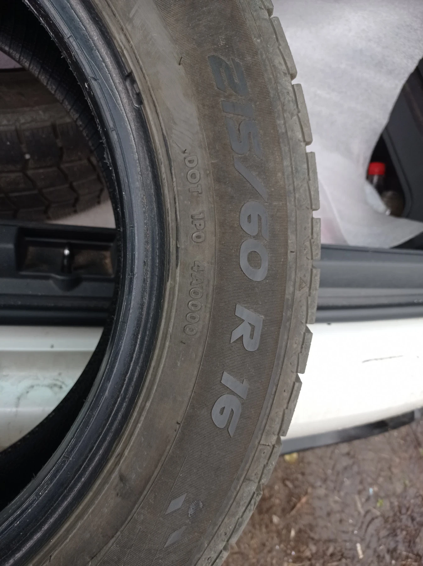 Гуми Зимни 215/60R16, снимка 4 - Гуми и джанти - 53925672