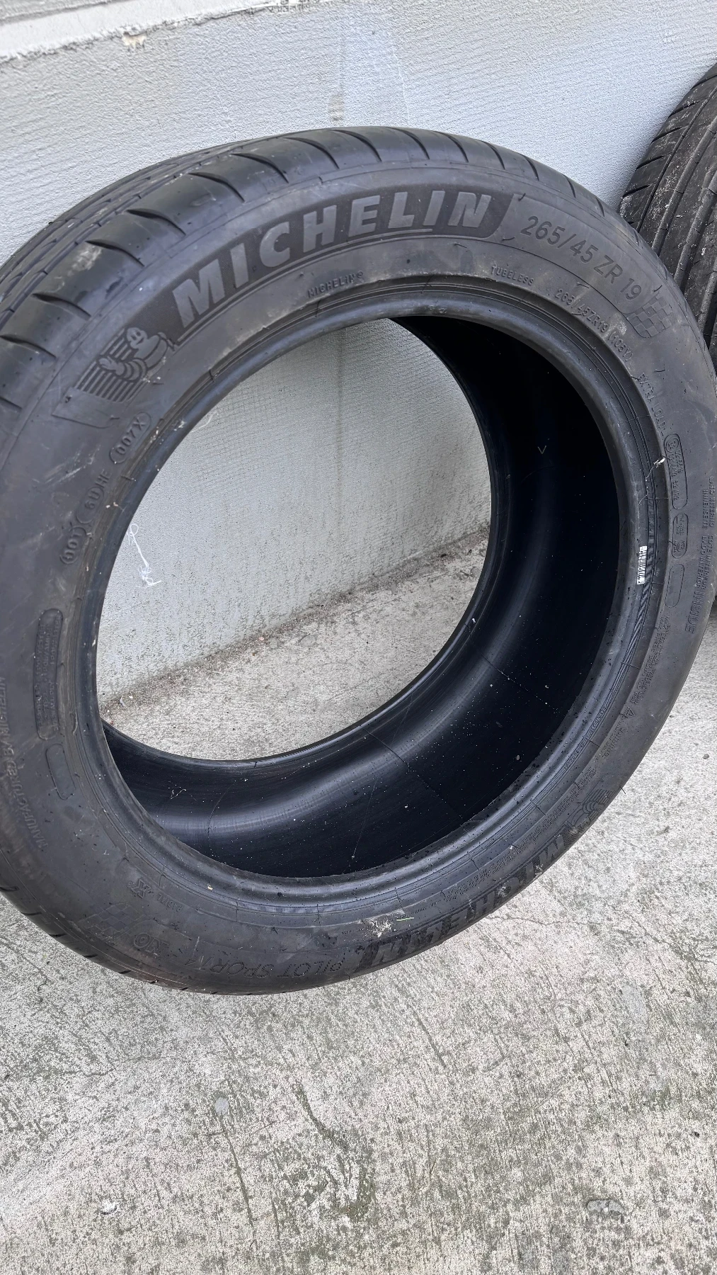 Гуми Летни 265/45R19, снимка 2 - Гуми и джанти - 54882799