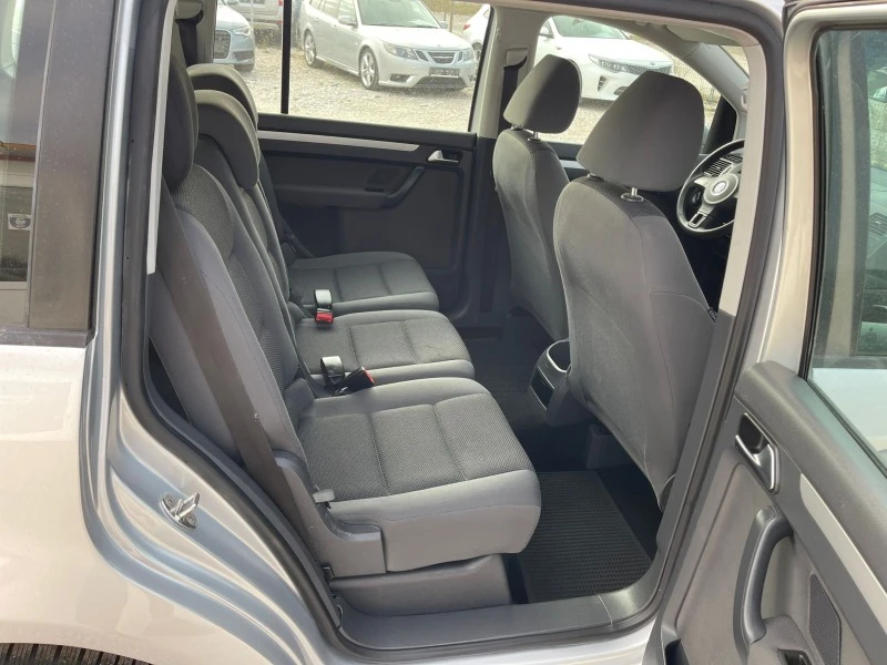 VW Touran 1.6TD-КЛИМАТРОНИК, снимка 14 - Автомобили и джипове - 40614655