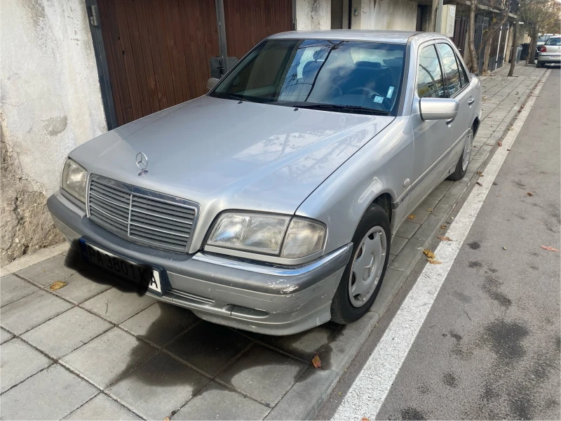 Mercedes-Benz C 220, снимка 8 - Автомобили и джипове - 48070237