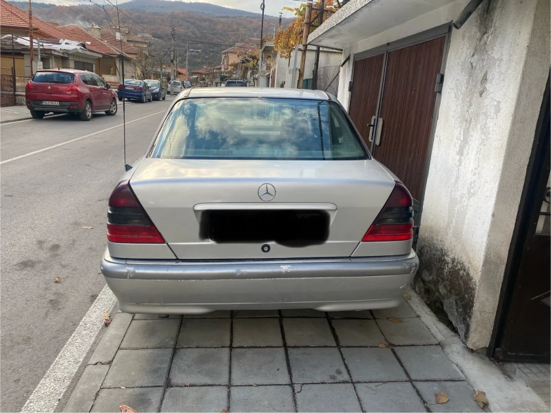 Mercedes-Benz C 220, снимка 7 - Автомобили и джипове - 48070237