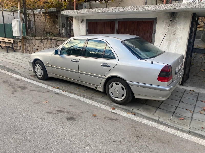 Mercedes-Benz C 220, снимка 9 - Автомобили и джипове - 48070237