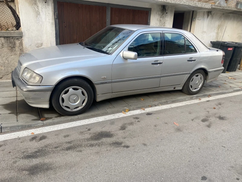 Mercedes-Benz C 220, снимка 10 - Автомобили и джипове - 48070237