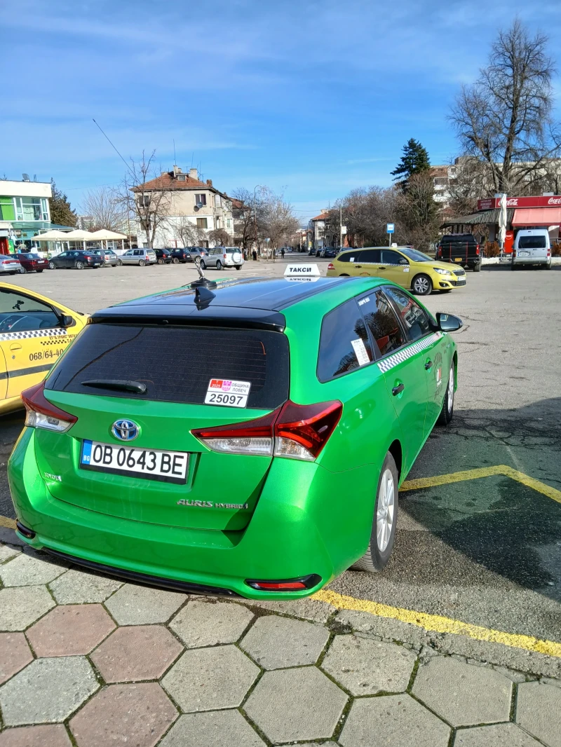 Toyota Auris 1.8 Hybrid Facelift, снимка 5 - Автомобили и джипове - 48622569