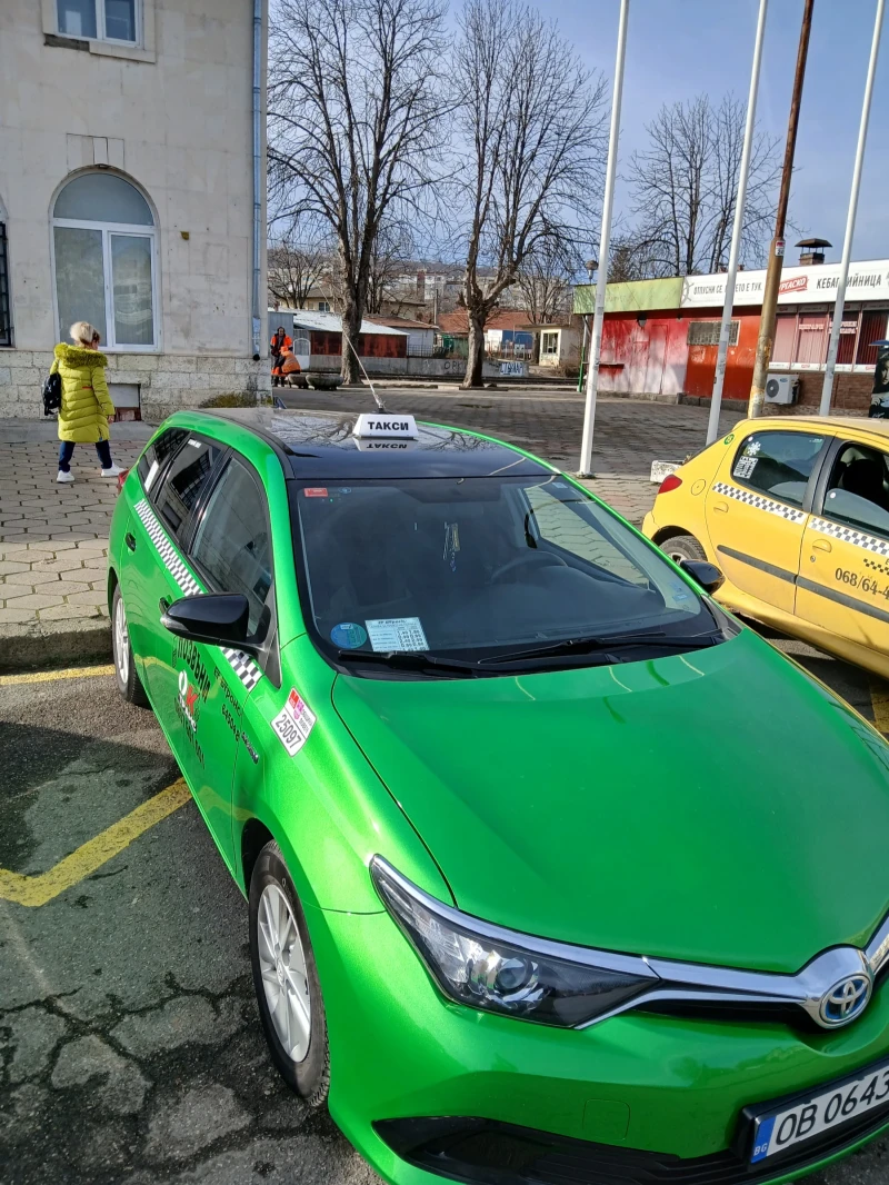 Toyota Auris 1.8 Hybrid Facelift, снимка 1 - Автомобили и джипове - 48622569