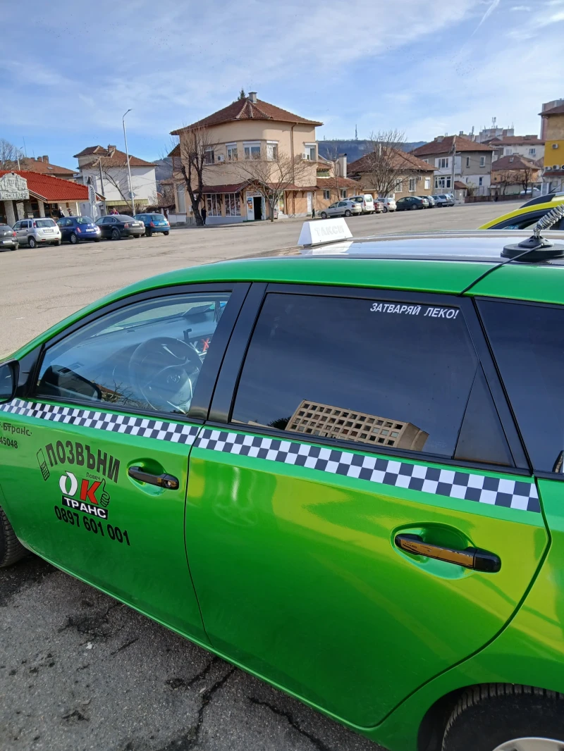 Toyota Auris 1.8 Hybrid Facelift, снимка 8 - Автомобили и джипове - 48622569