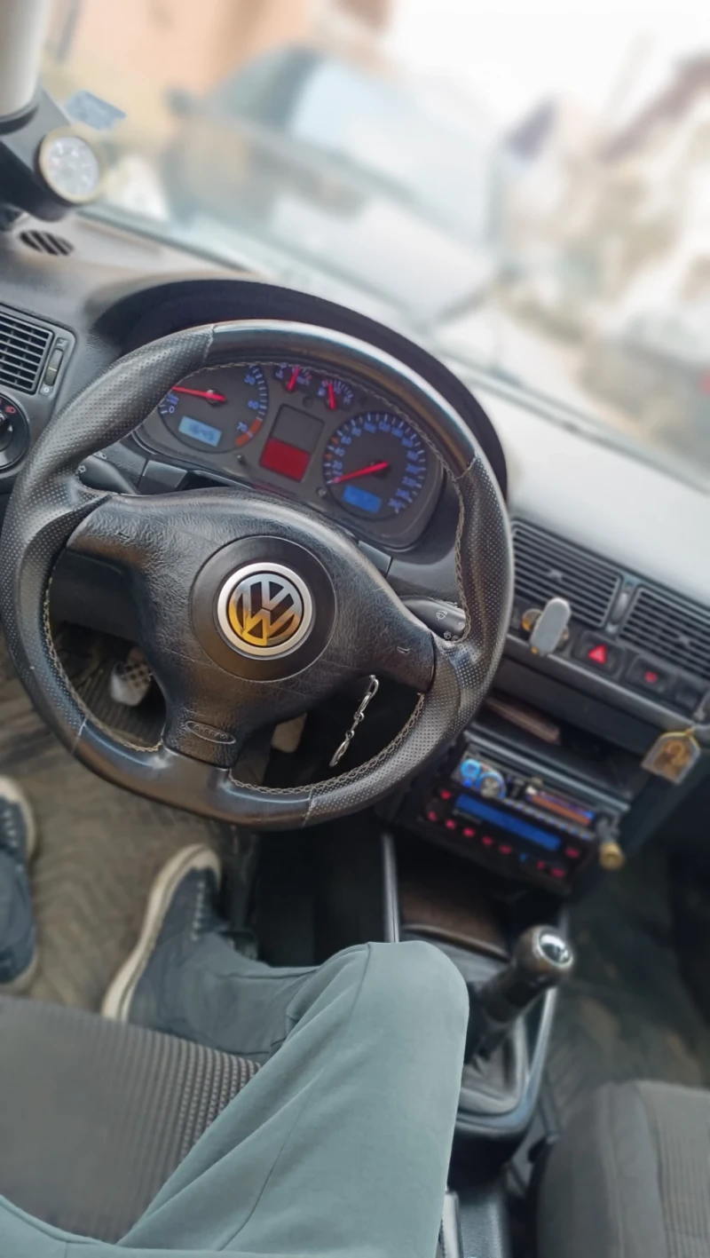 VW Golf GTi 1.8T, снимка 10 - Автомобили и джипове - 48937287