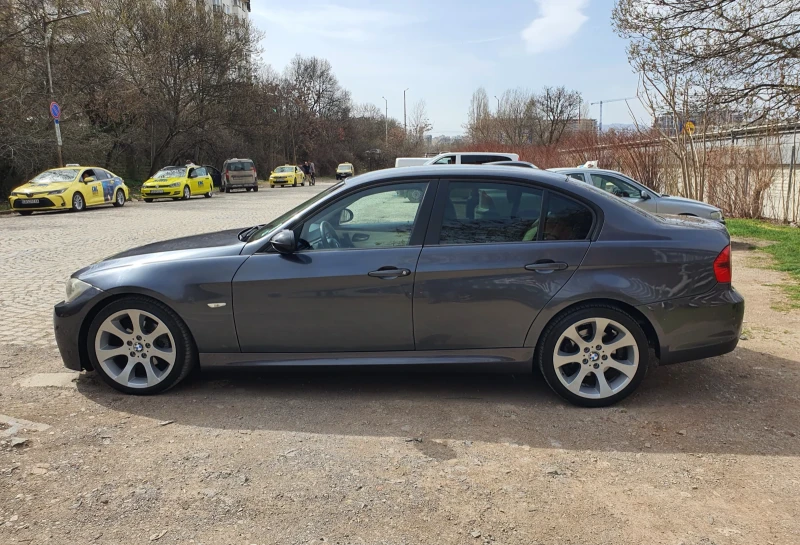 BMW 320 D M-SPORT , снимка 4 - Автомобили и джипове - 49465262