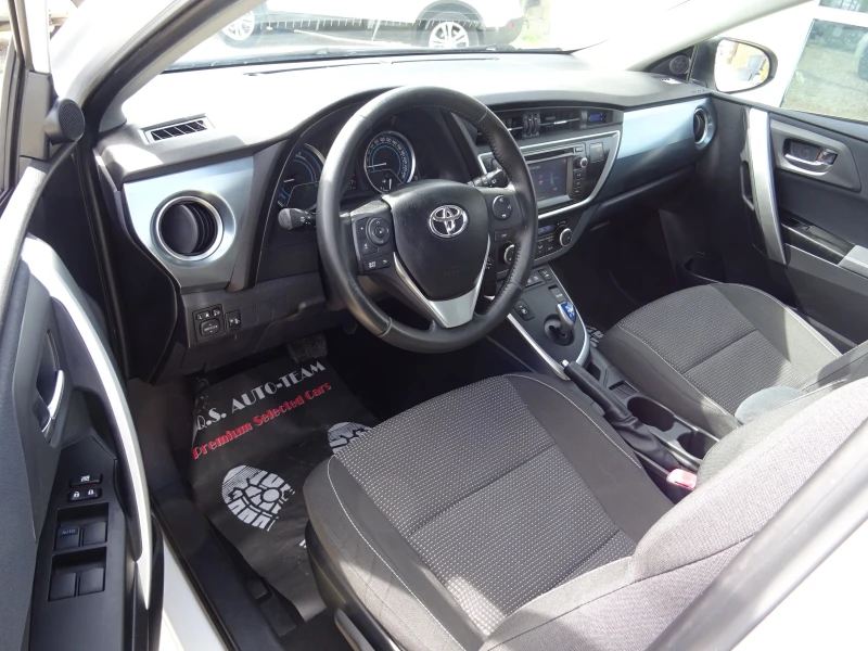 Toyota Auris 1.8 Full Hybrid (HEV) 136kc E-CVT 5вр. Active Plus, снимка 9 - Автомобили и джипове - 49481578