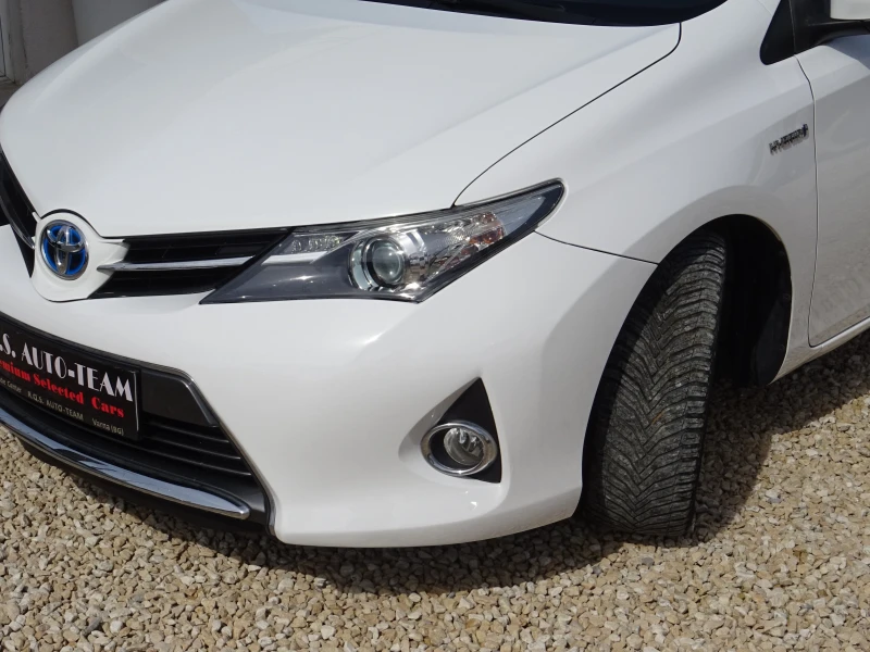 Toyota Auris 1.8 Full Hybrid (HEV) 136kc E-CVT 5вр. Active Plus, снимка 17 - Автомобили и джипове - 49481578