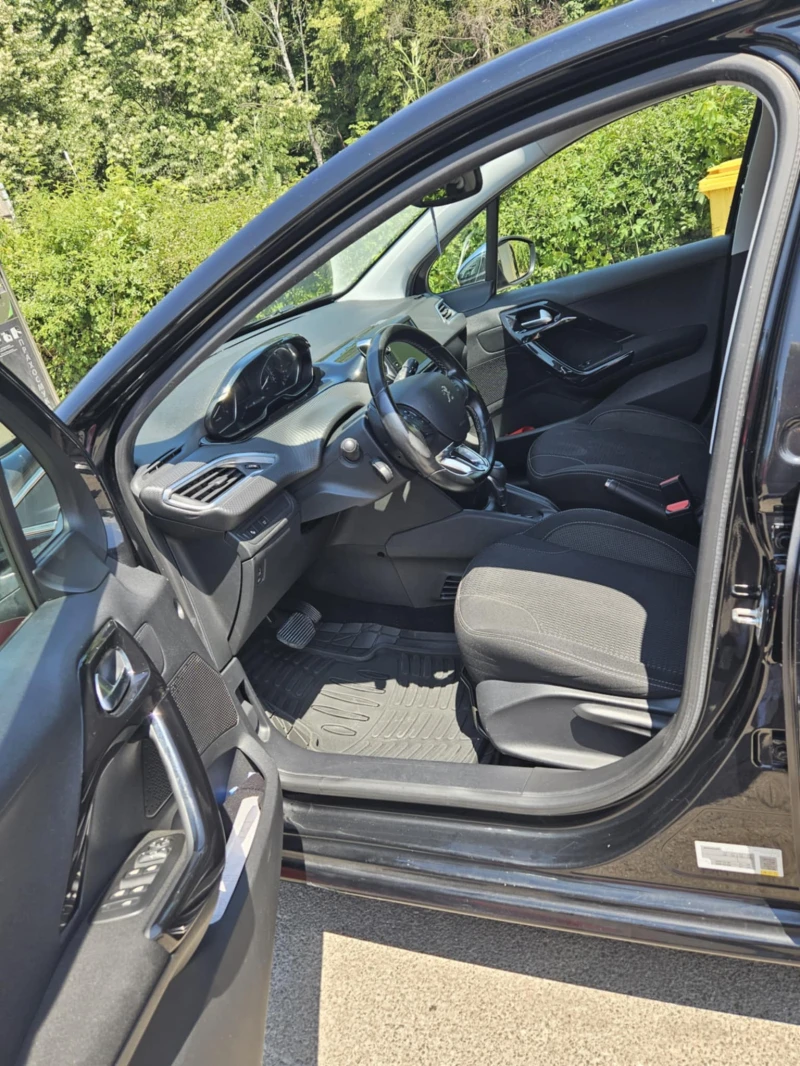 Peugeot 208, снимка 10 - Автомобили и джипове - 52496443