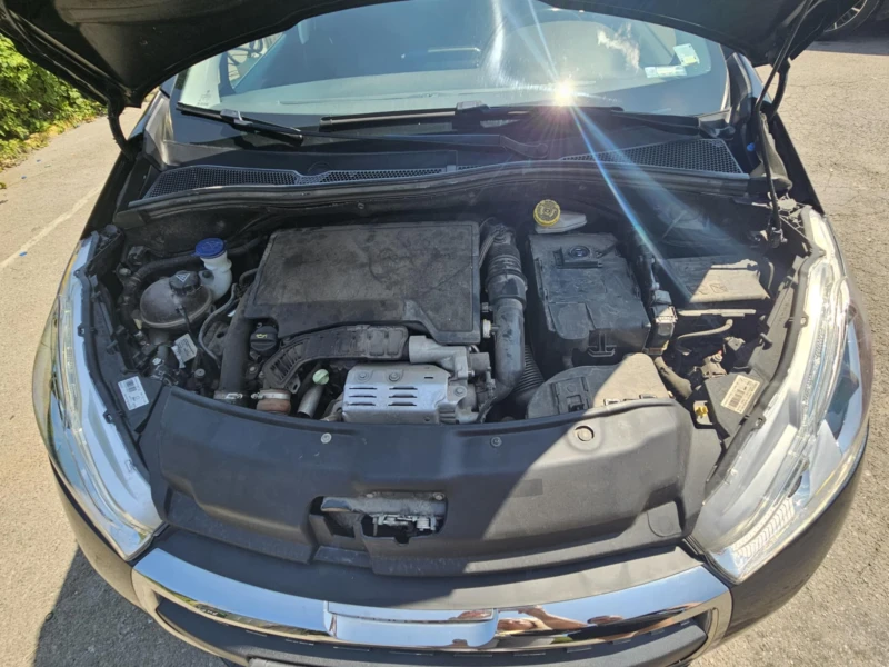 Peugeot 208, снимка 8 - Автомобили и джипове - 52496443