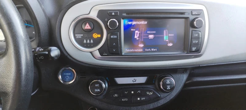 Toyota Yaris 1.5HYBRID TOP, снимка 14 - Автомобили и джипове - 51785928