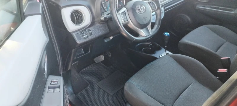 Toyota Yaris 1.5HYBRID TOP, снимка 11 - Автомобили и джипове - 51785928