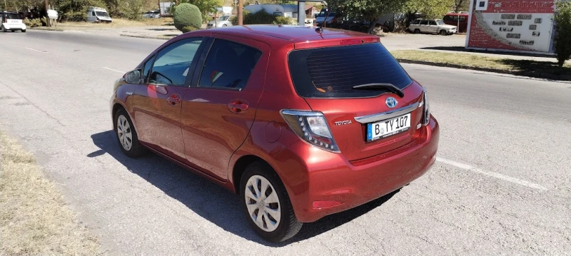 Toyota Yaris 1.5HYBRID TOP, снимка 7 - Автомобили и джипове - 51785928