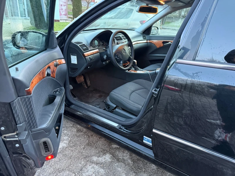 Mercedes-Benz E 270, снимка 8 - Автомобили и джипове - 53500162