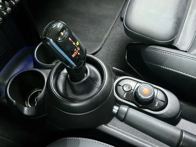 Mini Cooper Classic, снимка 9 - Автомобили и джипове - 55936349