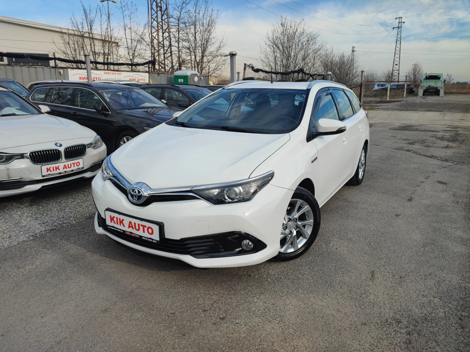 Toyota Auris 1.8 HYBRID-99ks, снимка 1