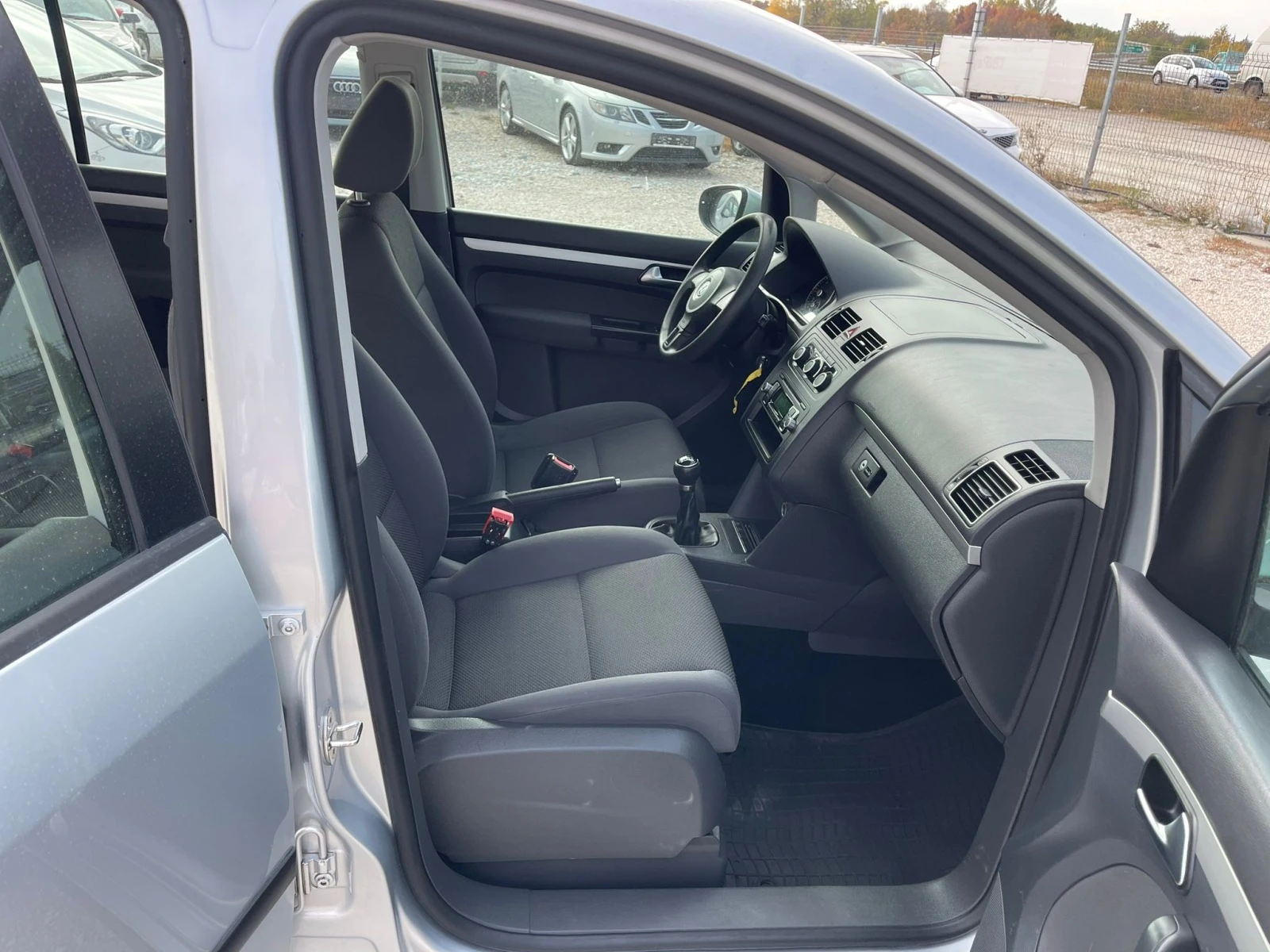 VW Touran 1.6TD-КЛИМАТРОНИК | Mobile.bg — изображение 13