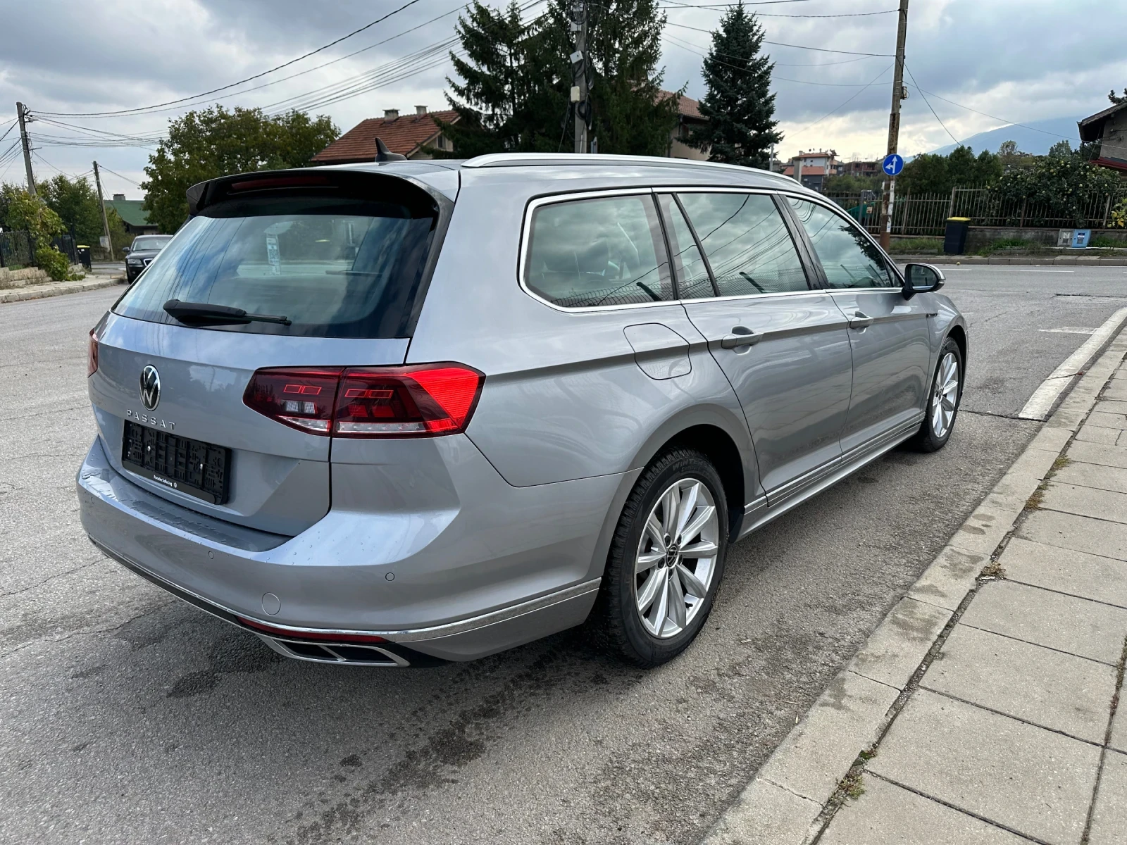 VW Passat 2.0TDI_Rline_2021 - изображение 6