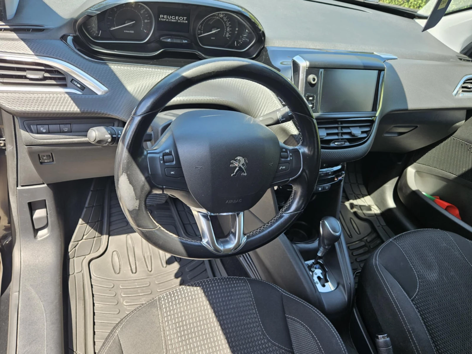 Peugeot 208  - изображение 2