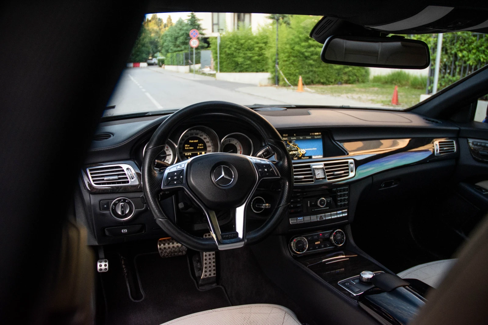 Mercedes-Benz CLS 350 cdi 265к.с. RWD AMG - line - изображение 8