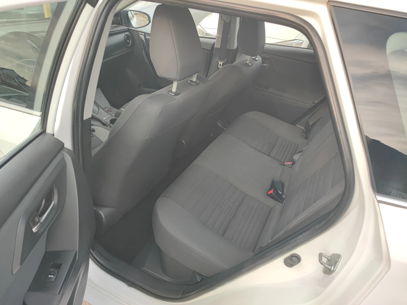 Toyota Auris 1.8 HYBRID-99ks | Mobile.bg � ����������� 14