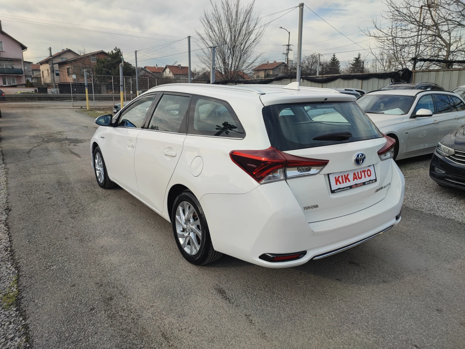 Toyota Auris 1.8 HYBRID-99ks - изображение 4