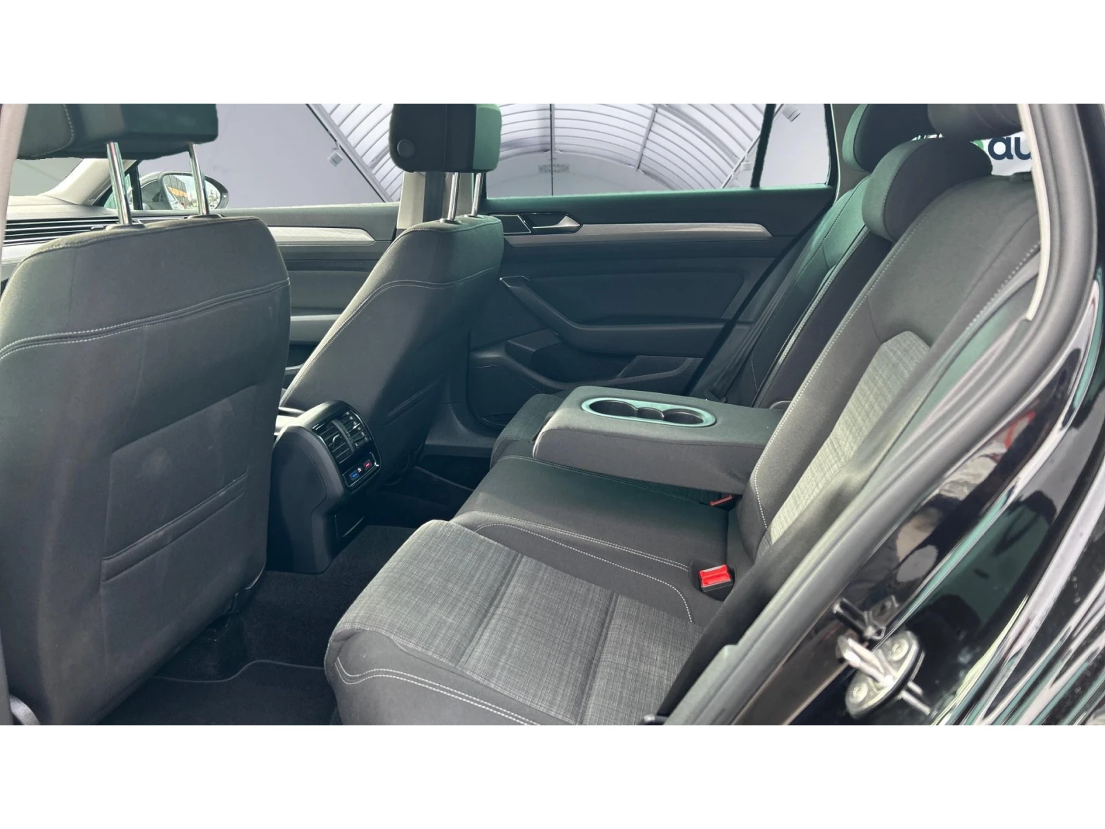 VW Passat 2. 0 TDi DSG SCR, Месечна вноска от 227  , снимка 11 - Автомобили и джипове - 53840198