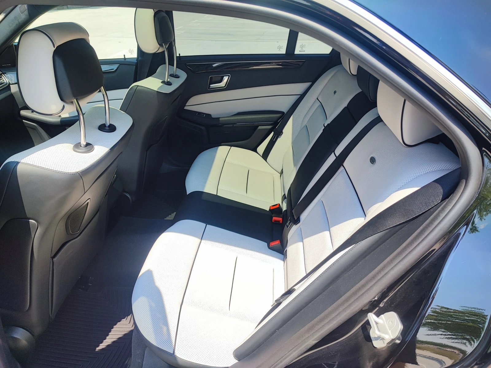 Mercedes-Benz E 400 AMG Line 4MATIC | Designo | Панорама, снимка 13 - Автомобили и джипове - 54578335