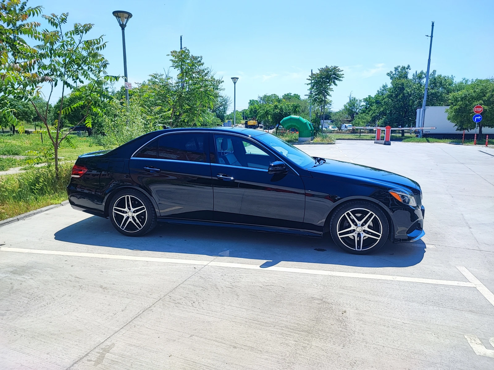 Mercedes-Benz E 400 AMG Line 4MATIC | Designo | Панорама, снимка 8 - Автомобили и джипове - 54578335