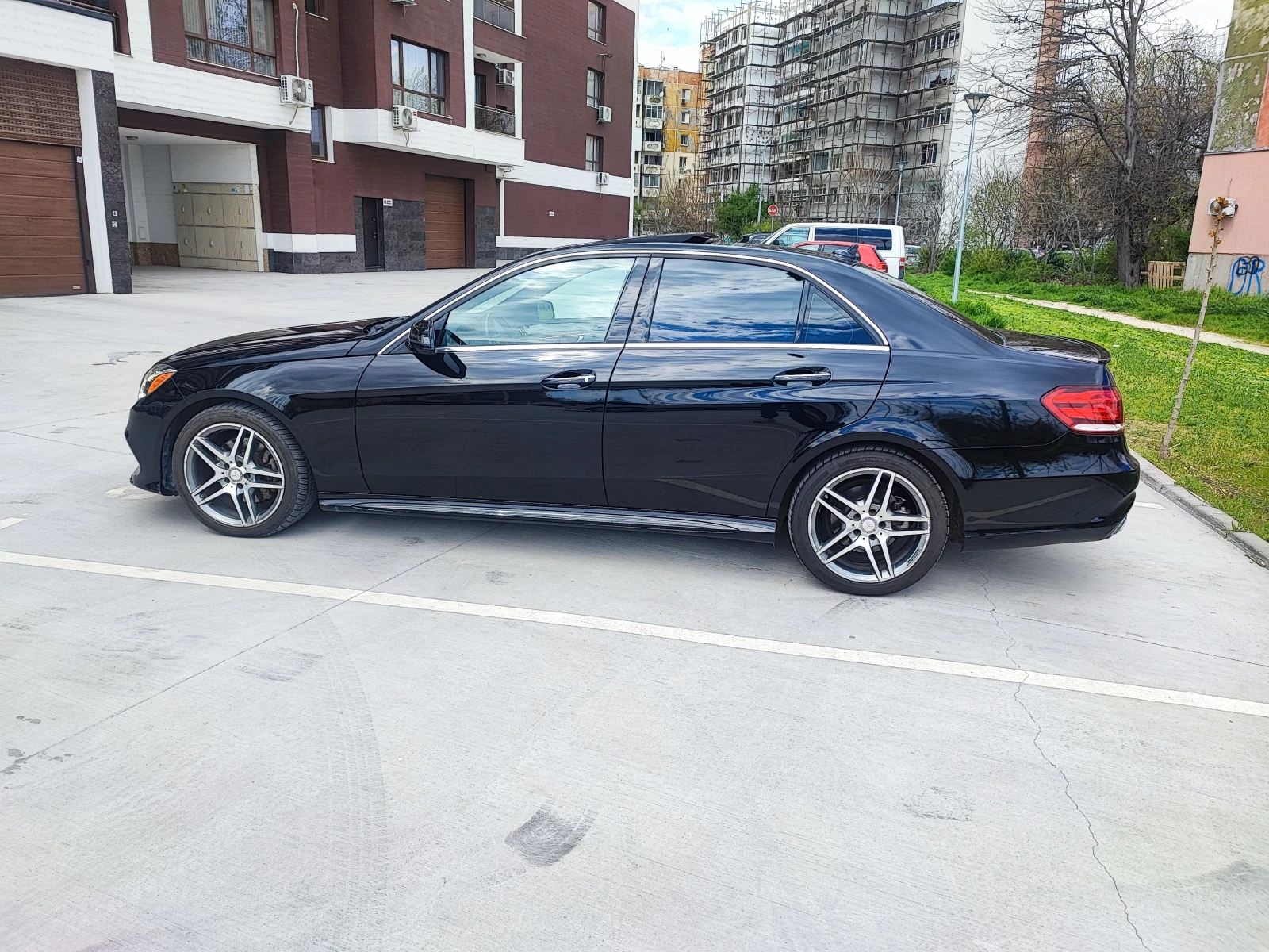 Mercedes-Benz E 400 AMG Line 4MATIC | Designo | Панорама, снимка 7 - Автомобили и джипове - 54578335