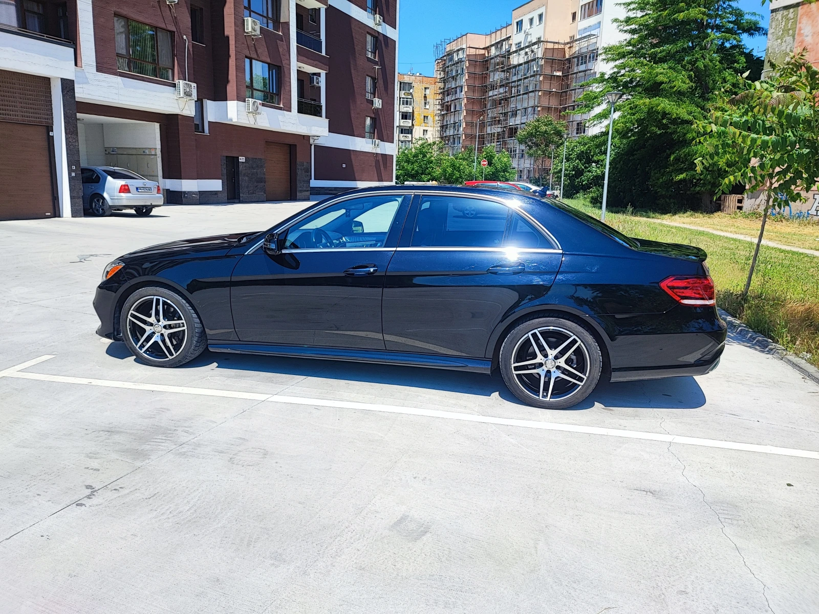 Mercedes-Benz E 400 AMG Line 4MATIC | Designo | Панорама, снимка 4 - Автомобили и джипове - 54578335