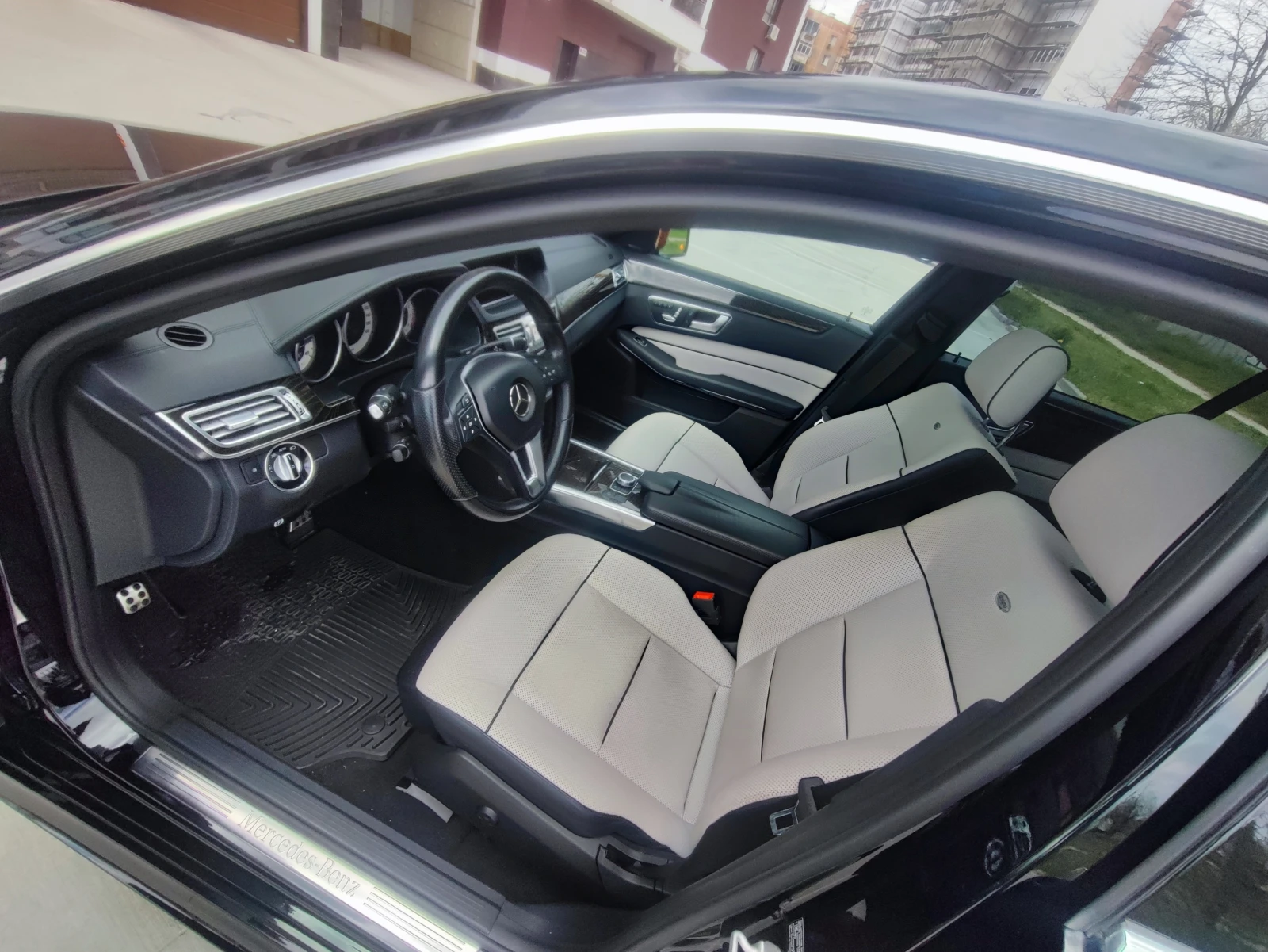 Mercedes-Benz E 400 AMG Line 4MATIC | Designo | Панорама, снимка 9 - Автомобили и джипове - 54578335
