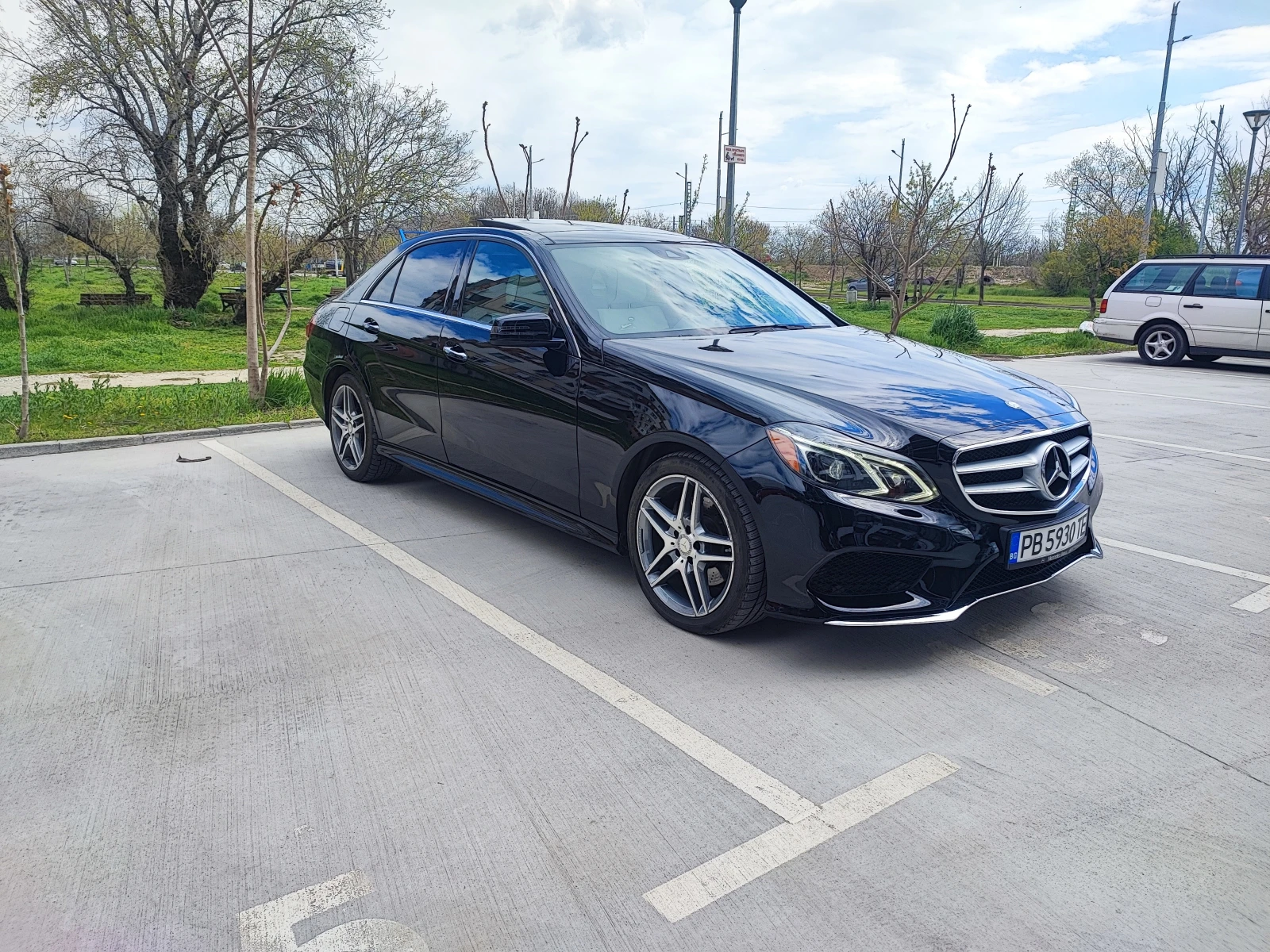 Mercedes-Benz E 400 AMG Line 4MATIC | Designo | Панорама, снимка 2 - Автомобили и джипове - 54578335