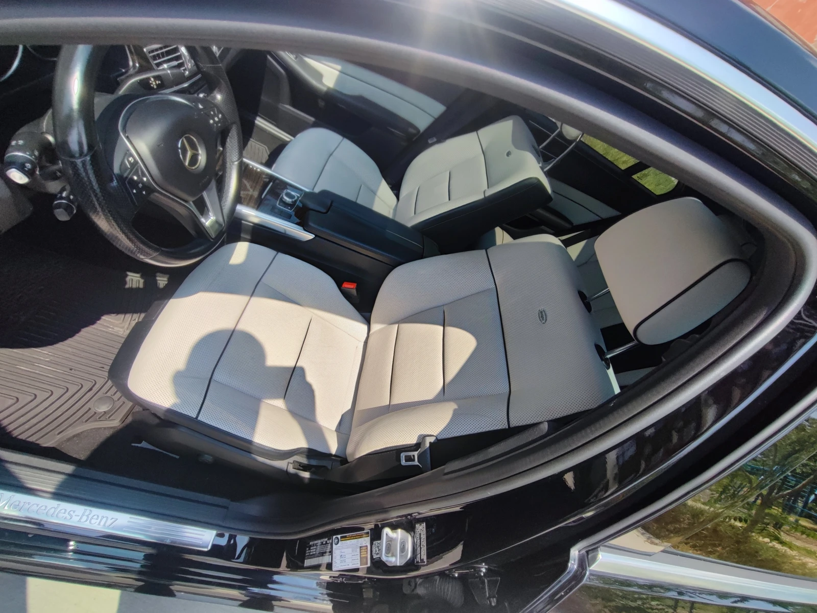 Mercedes-Benz E 400 AMG Line 4MATIC | Designo | Панорама, снимка 12 - Автомобили и джипове - 54578335