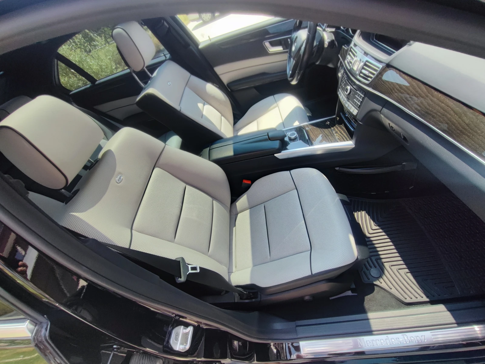 Mercedes-Benz E 400 AMG Line 4MATIC | Designo | Панорама, снимка 14 - Автомобили и джипове - 54578335