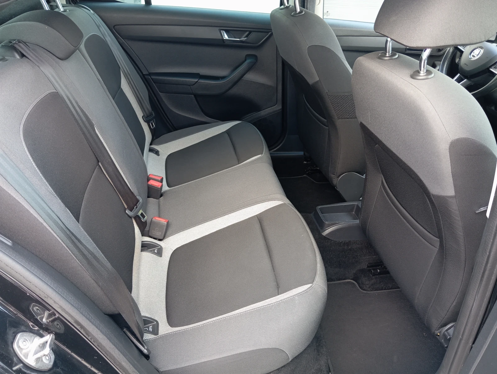 Skoda Fabia 1.4Tdi e6 ЛИЗИНГ , снимка 10 - Автомобили и джипове - 54962408