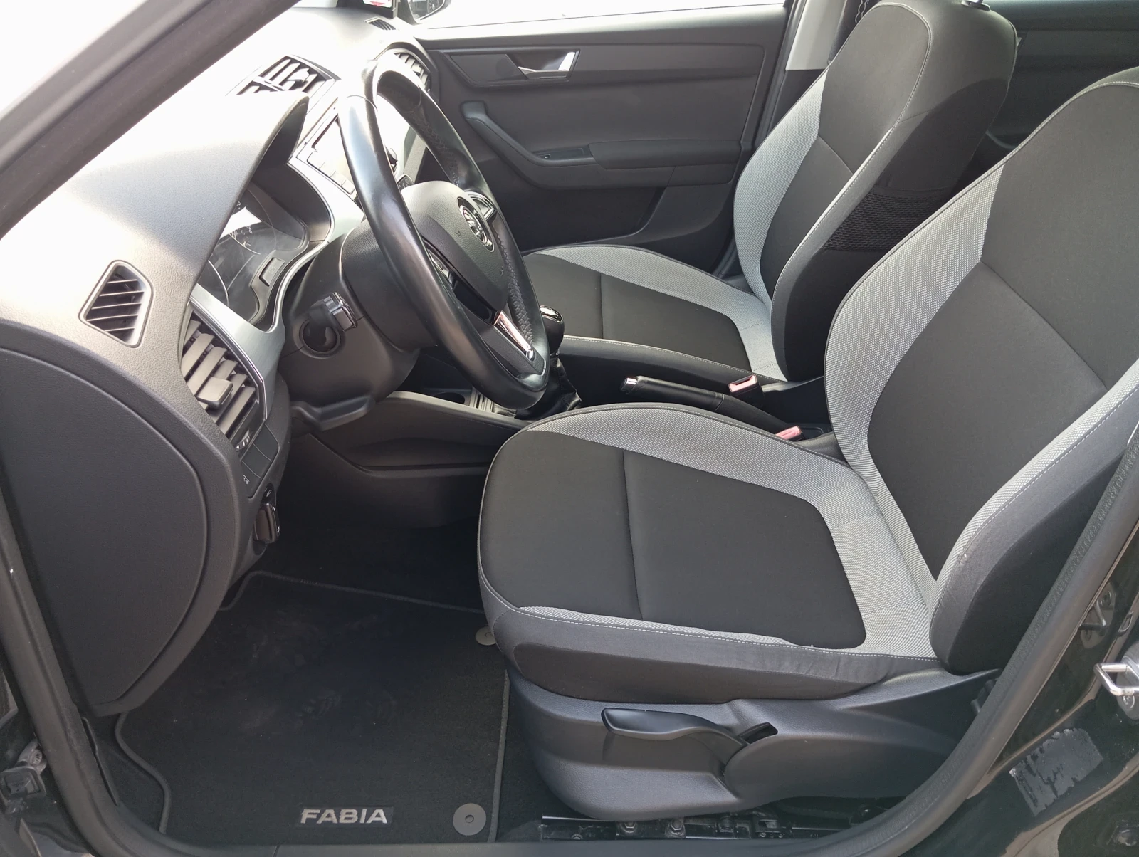 Skoda Fabia 1.4Tdi e6 ЛИЗИНГ , снимка 7 - Автомобили и джипове - 54962408