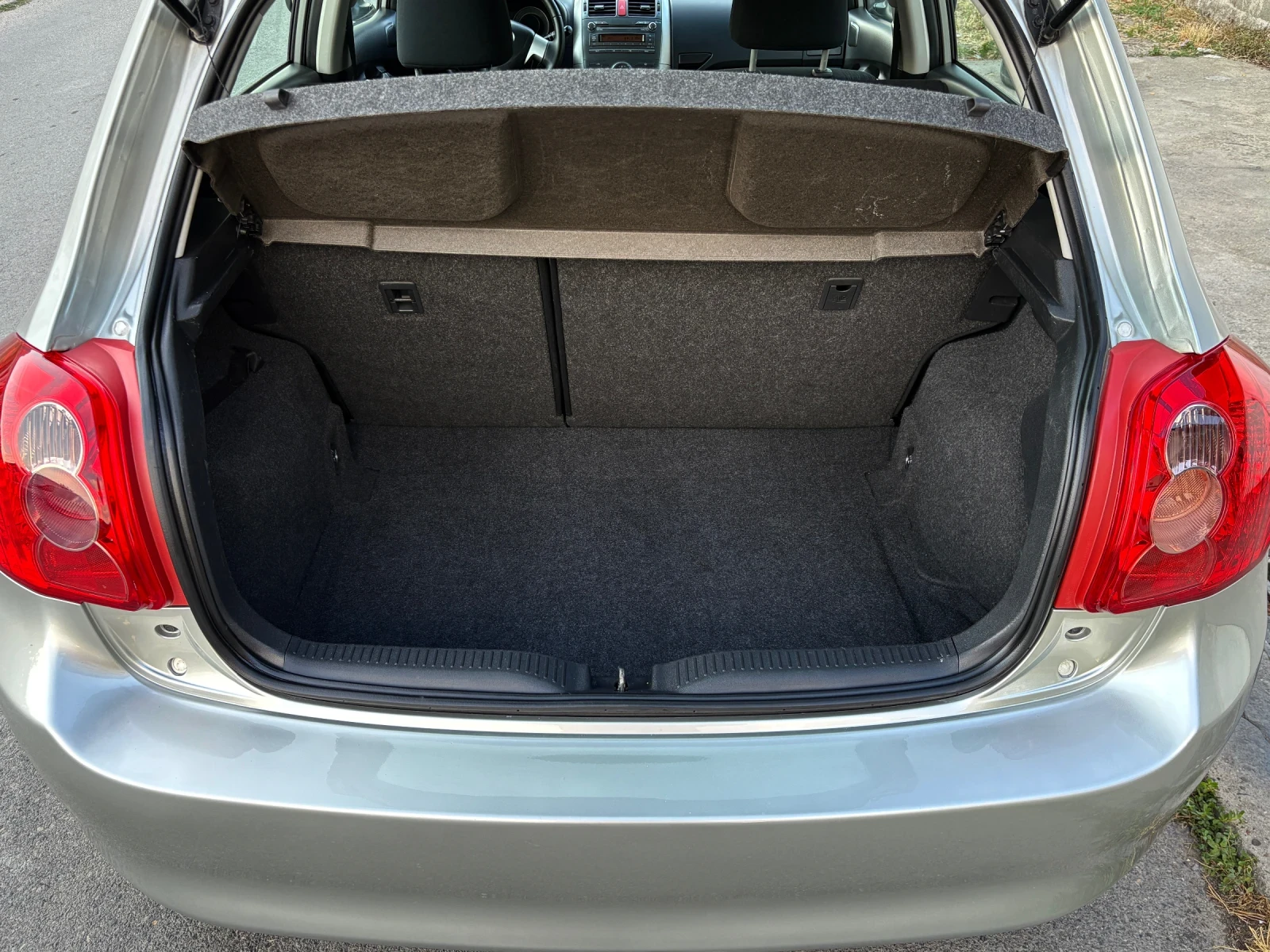 Toyota Auris 1.6i 132к.с# 6 скорости# 133 000км#, снимка 13 - Автомобили и джипове - 55327259