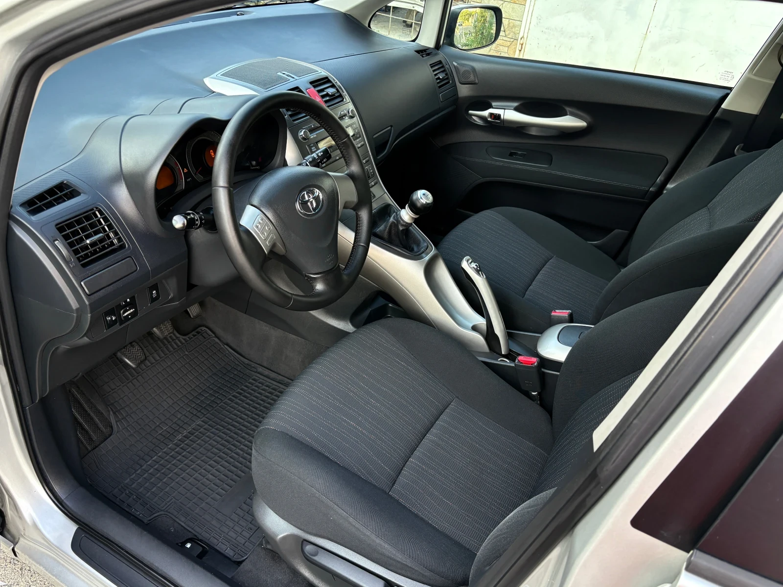 Toyota Auris 1.6i 132к.с# 6 скорости# 133 000км#, снимка 7 - Автомобили и джипове - 55327259