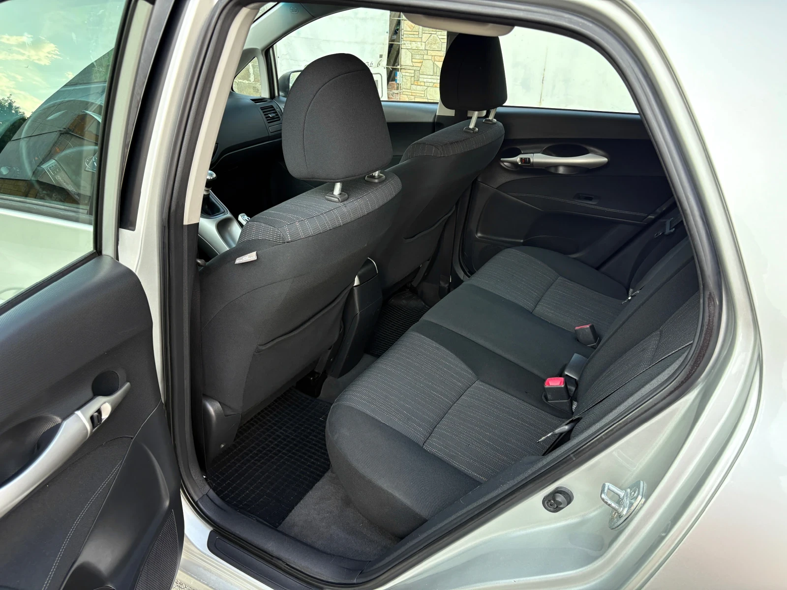 Toyota Auris 1.6i 132к.с# 6 скорости# 133 000км#, снимка 9 - Автомобили и джипове - 55327259