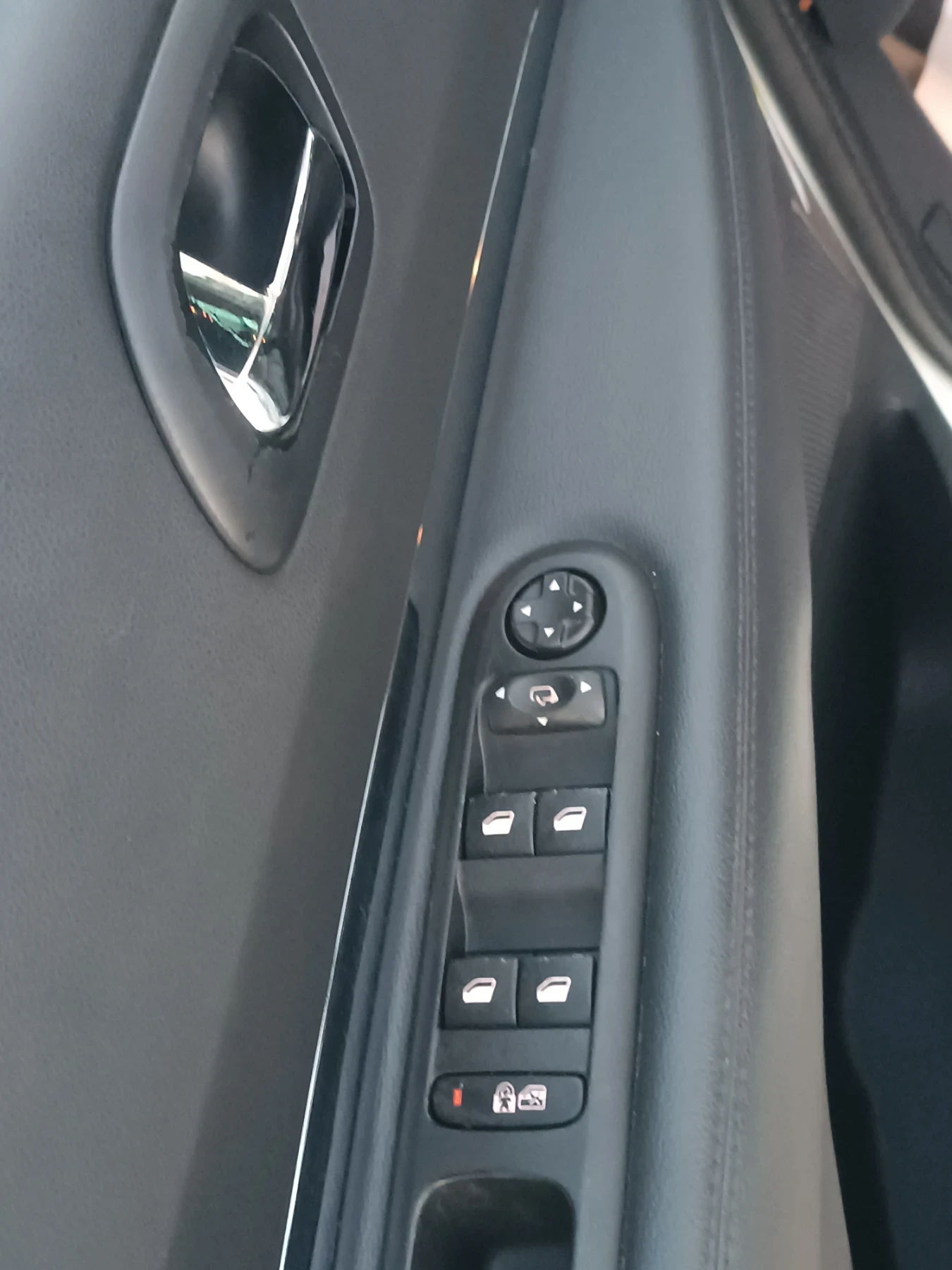 Peugeot 3008 2.0D, Hibrid, 4x4, ПЕРФЕКТНО, ЛИЗИНГ , снимка 7 - Автомобили и джипове - 55480857