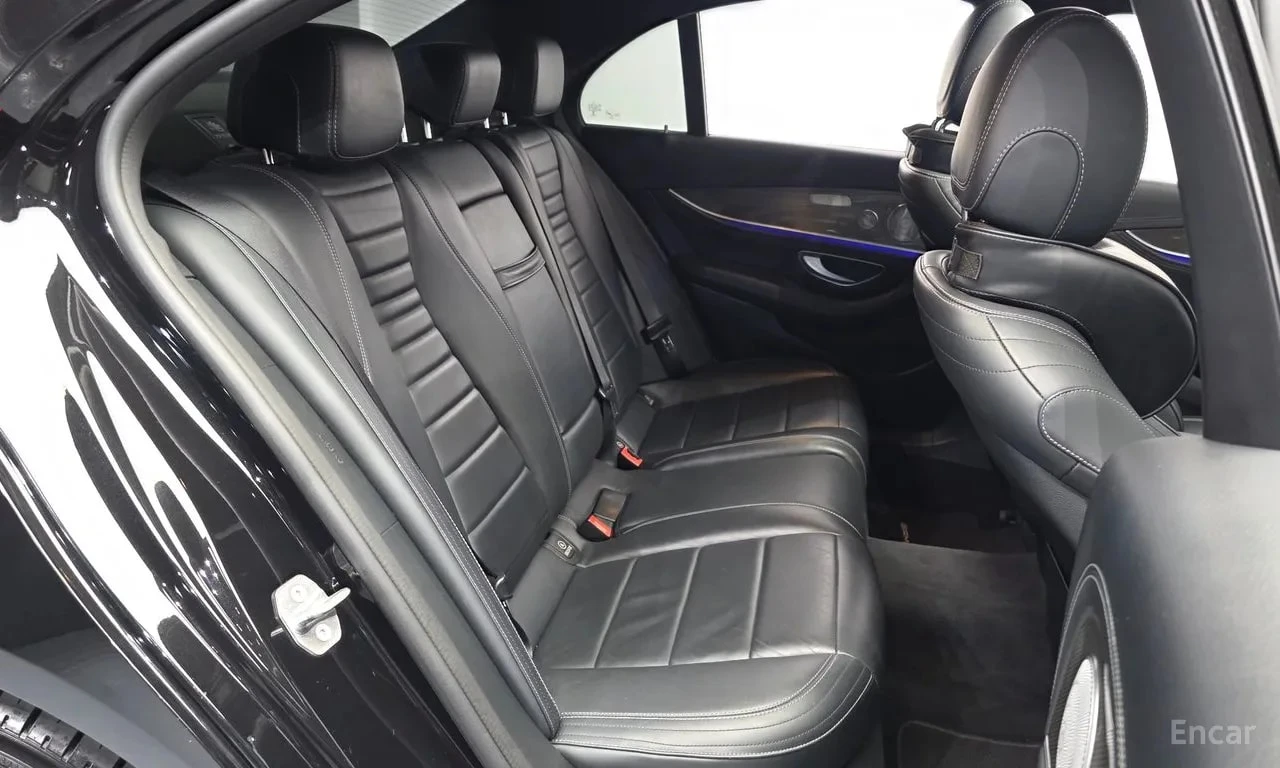 Mercedes-Benz E 300 4MATIC AMG Line/360/ПОДГРЕВ/ПАНО/ХЕДЪП/, снимка 11 - Автомобили и джипове - 56131959