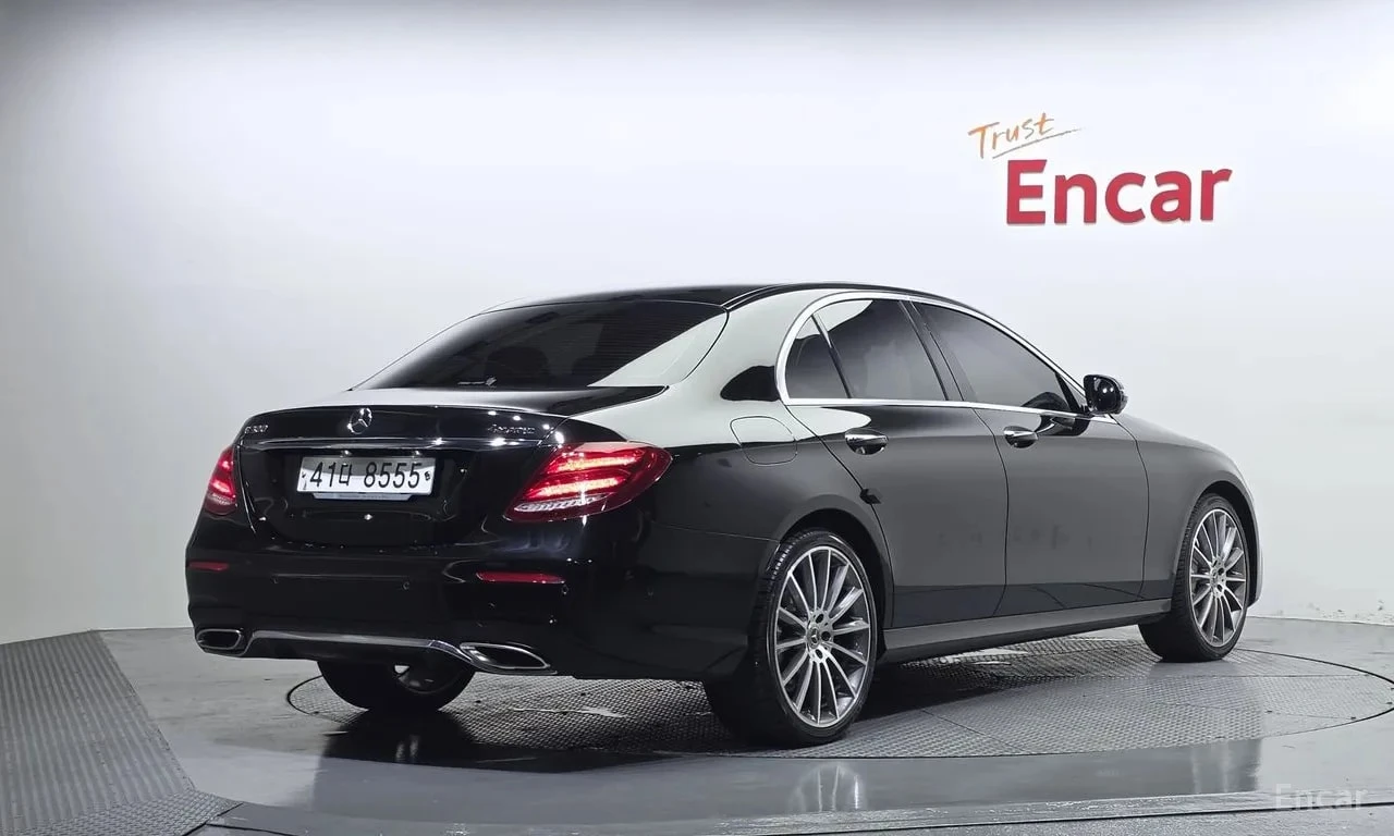 Mercedes-Benz E 300 4MATIC AMG Line/360/ПОДГРЕВ/ПАНО/ХЕДЪП/, снимка 2 - Автомобили и джипове - 56131959