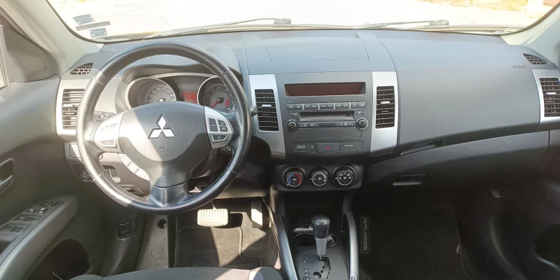 Mitsubishi Outlander 2.4I LPG, снимка 10 - Автомобили и джипове - 47108000