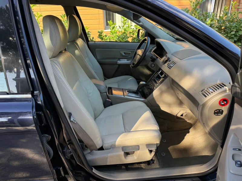 Volvo Xc90  2.4 D5 (185 кс) Automatic/EU4/Нови гуми, Ангренаж, снимка 12 - Автомобили и джипове - 51762662